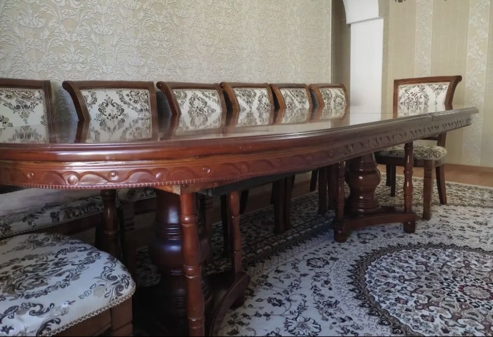 Гостинная стол со стулями