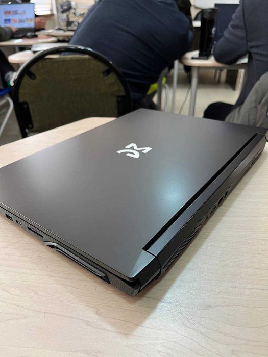 Игровой ноутбук Dream Machines