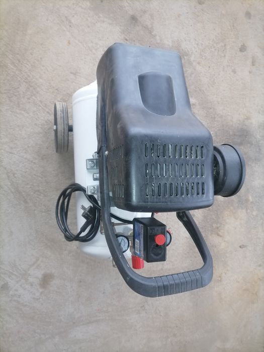 Compresor Aer 24Litri 8 Bari 184 Litri refulat