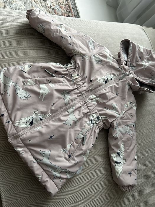 Продам демисезонную куртку на девочку