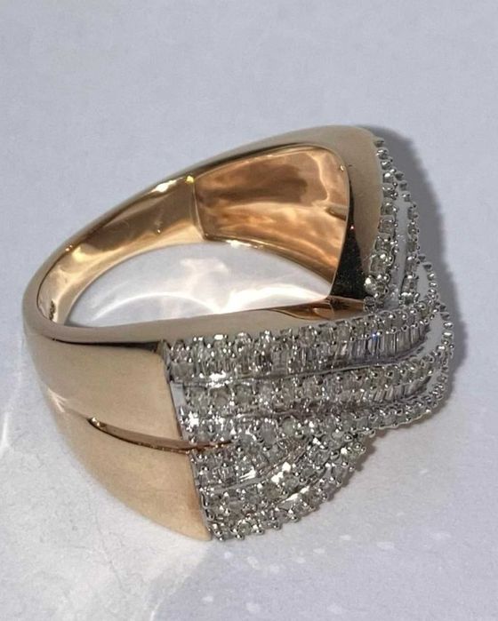 Inel superb din aur galben/alb 14 k+ 220 briliante/ baghete = 2ct, Swung design