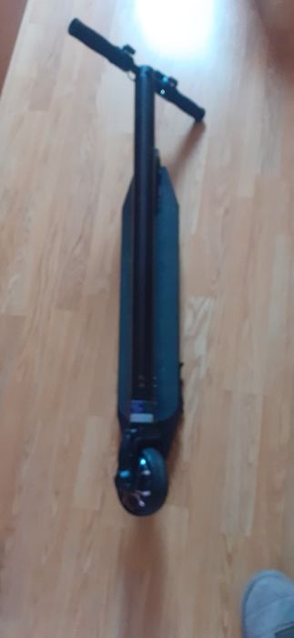 Vand trotineta electrica ca nou
