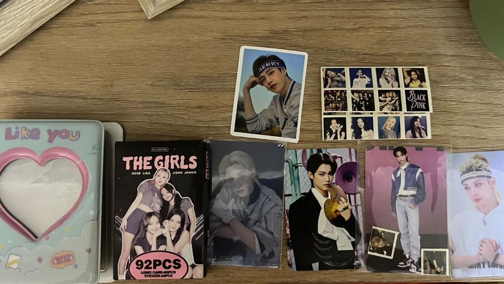 К-поп карточки и наклейки