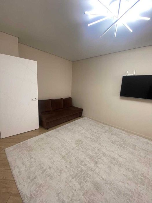 Продается 1 ком  2-база  площадь 50