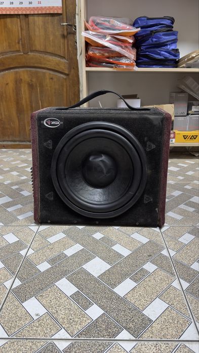 есть два сабвуферы