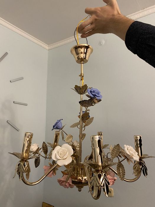 Люстра пятирожковая.