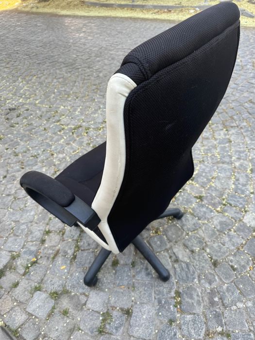 Офис стол - черен