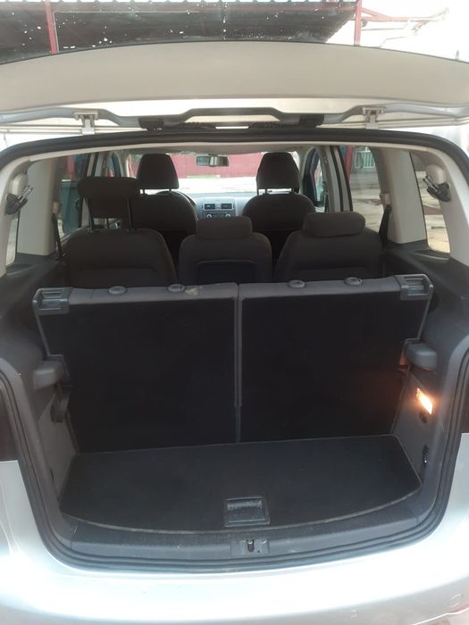 VOLKSWAGEN Touran 2011 — imagine 5