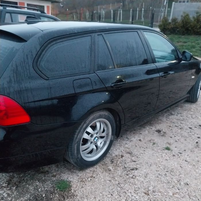 Vind bmw 318 an 2012 stare foarte buna