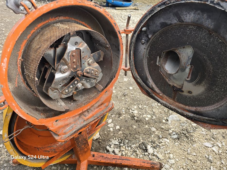 Vând moară pe ciocanele