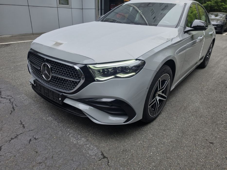 MERCEDES E300 AMG LINE 4Matic 140 anniversary