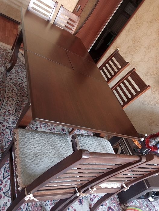 Стол со стульями