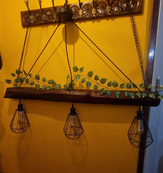 Ръчно изработена лампа от 70- годишна дървена греда