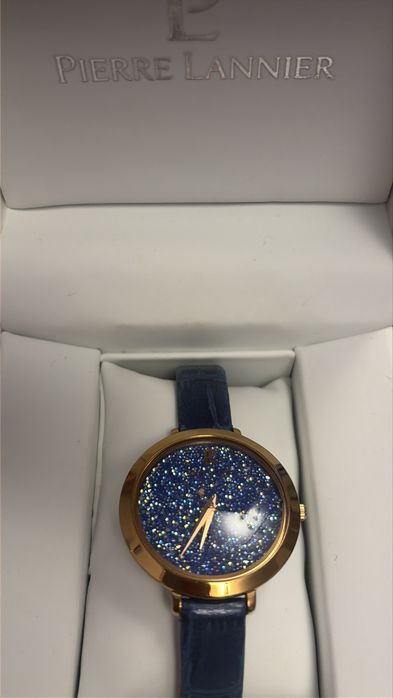 Часовник Pierre Lannier Swarovski кристали по договаряне