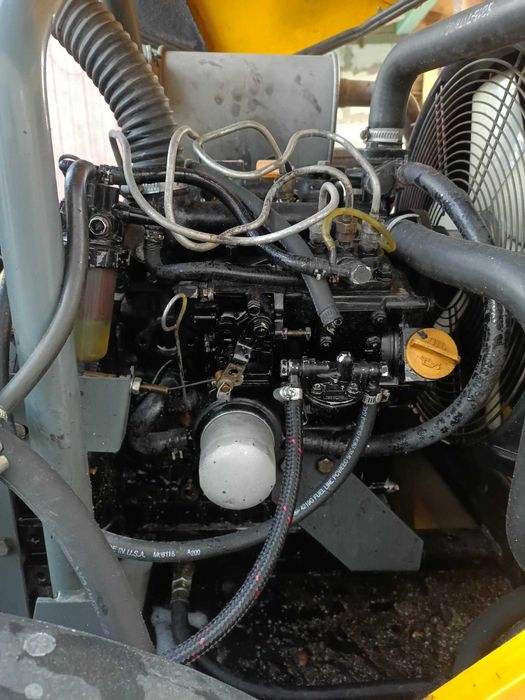 Vând compresor industrial