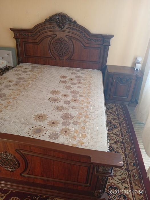 Yotoqxona mebeli va servant sotiladi