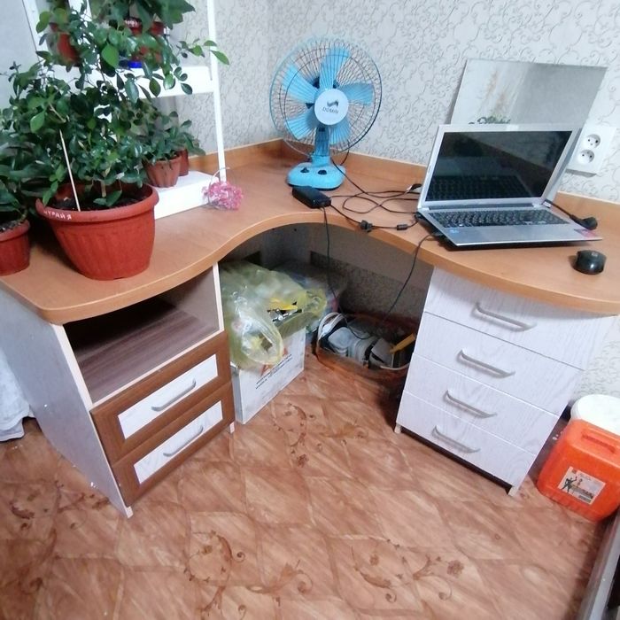 Продам кровать, комод, тумбу.
