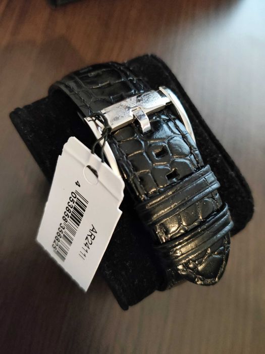 Ново оригинално Armani AR2411I часовник
