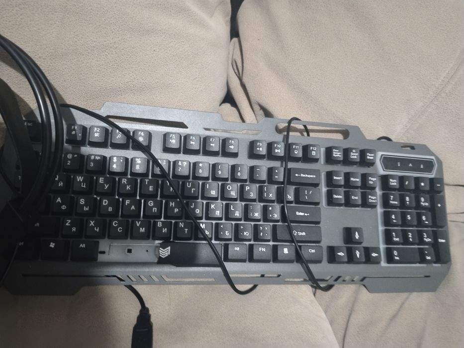 Продается Наушник и клавиатура