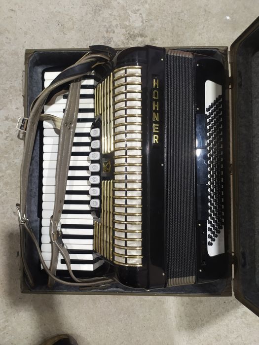 Акордеон Hohner 120 баса