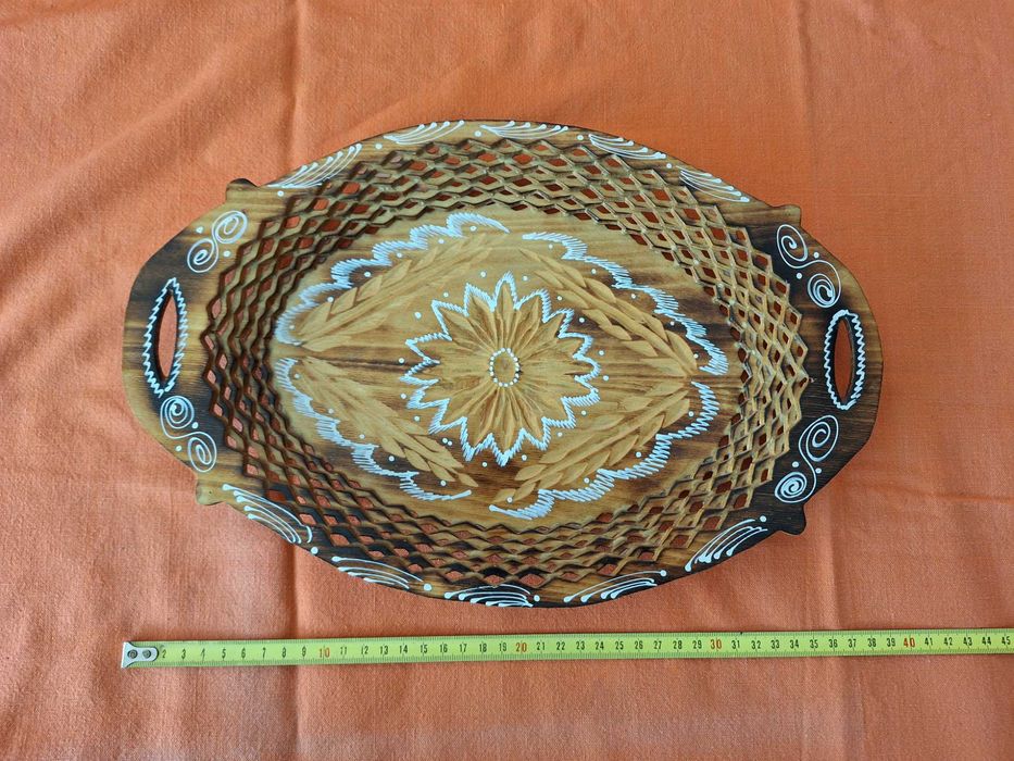 Veche tava decorativa din lemn traforat pirogravat