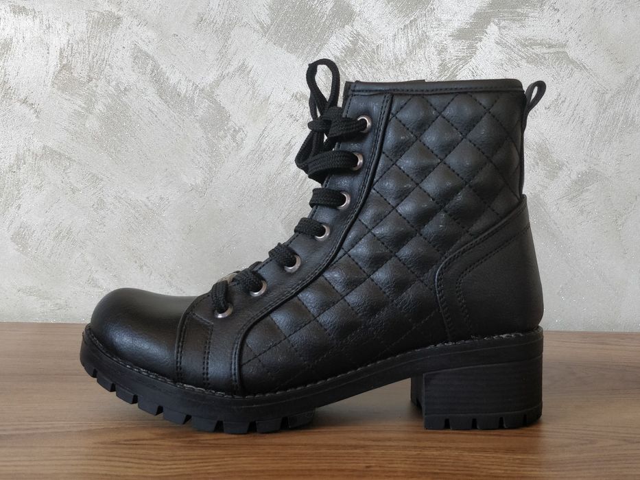 Нови дамски ватирани ботуши 37 номер