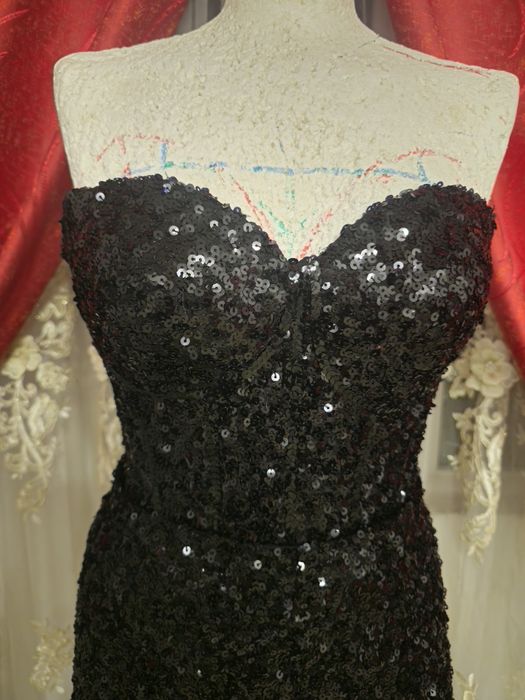 Ținută de evenimente – corset cu paiete și fustă clos scurtă, elegantă