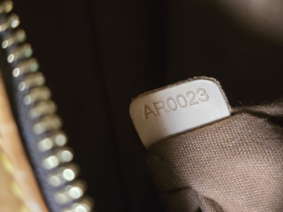 Louis Vuitton оригинална дамска чанта от естествена кожа