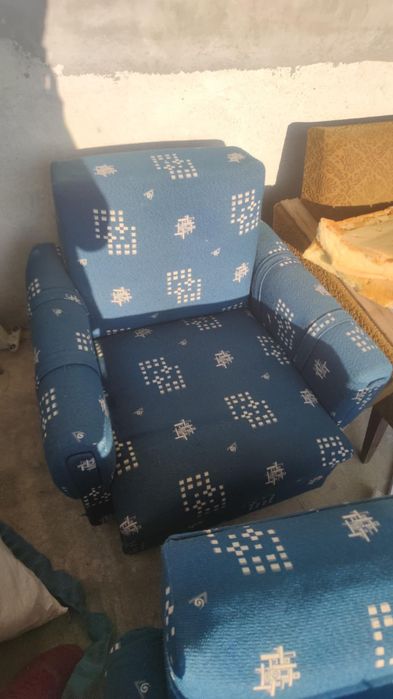 Ретро мебели - шкаф, гардероб, фотьойли, маса и столове