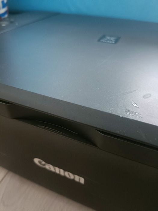 Vând imprimanta Canon