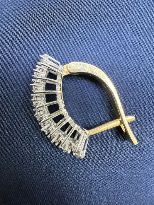 Золотые серьги с фианитами