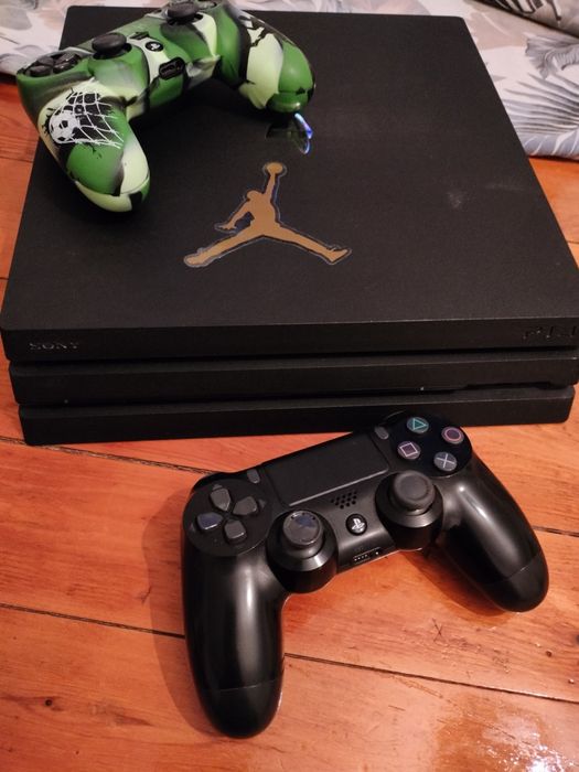 PS4 pro 1 TB с две конзоли