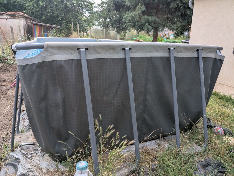 Басейн INTEX Ultra XTR Frame Rectangular 549 х 274 x 132 см с пясъчна помпа и приспособления за чистене