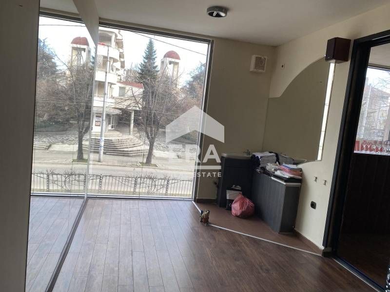 Продава се Магазин в Хасково, Център - 12 кв.м за 1192 €/кв.м - Снимка #1