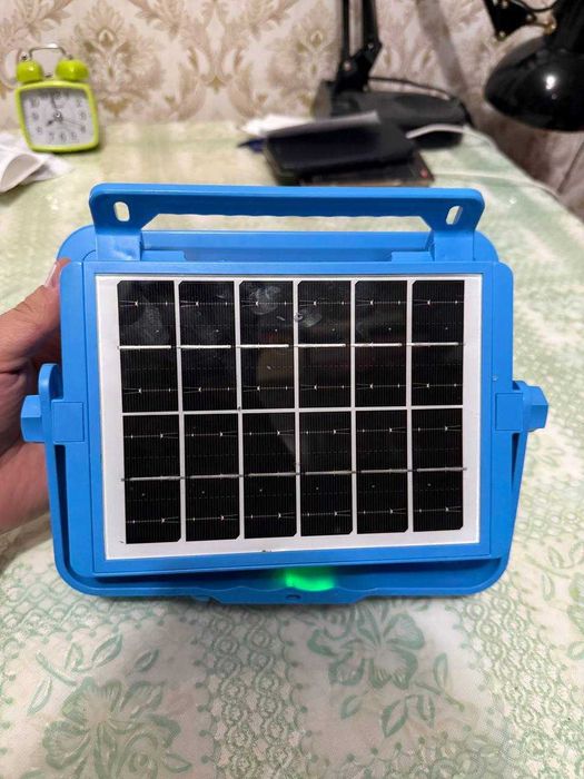 Солнечный светильник-прожектор BL-911  с пультом и солнечной панелью