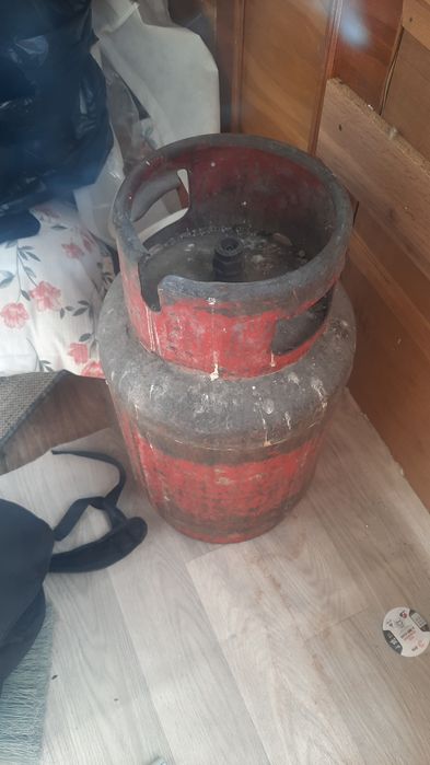 Продам газ балон красный