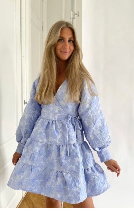 Дамска рокля размер М, BYIC с етикет