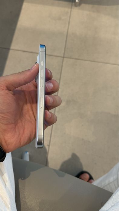 iPhone 16 pro white