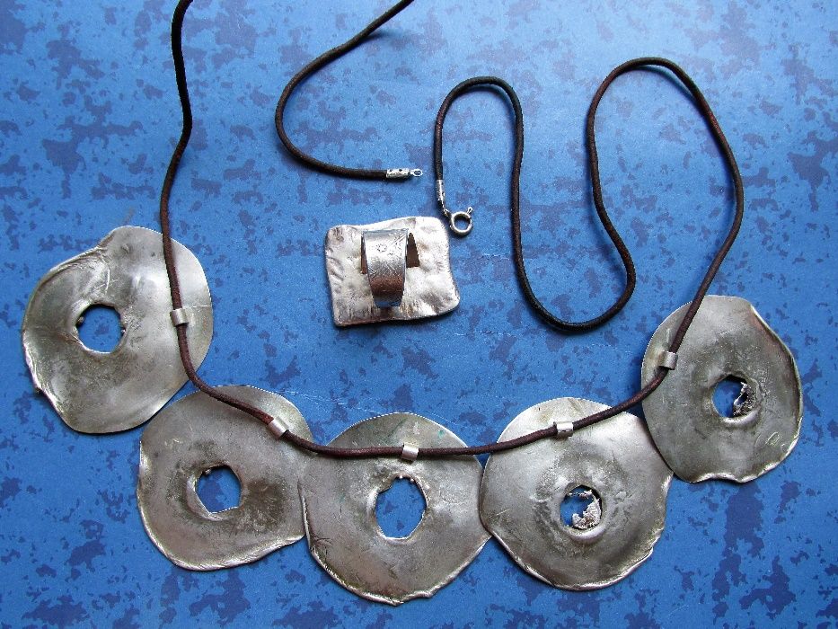 Сребърно колие с естествена кожа и пръстен