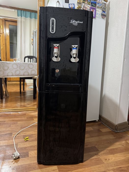 Продам диспансер (кулер)