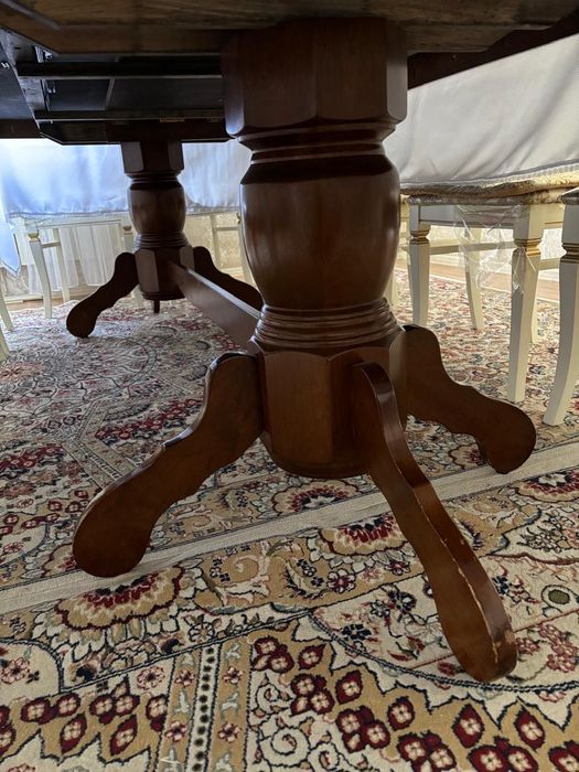 Продам гостиный стол