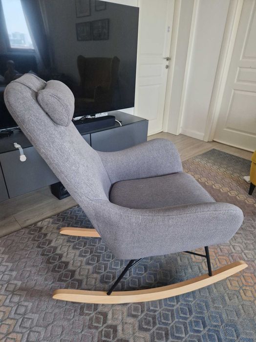 Scaun balansoar tapițat cu tetiera Cenușiu LAURIL