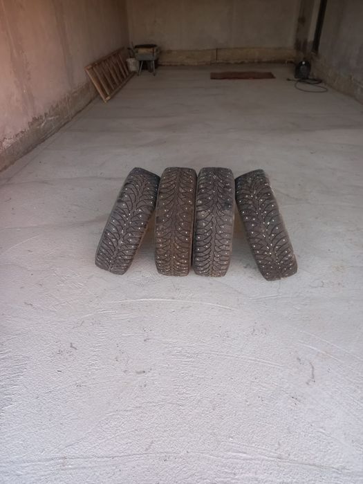 Продам Зимние шины в комплекте