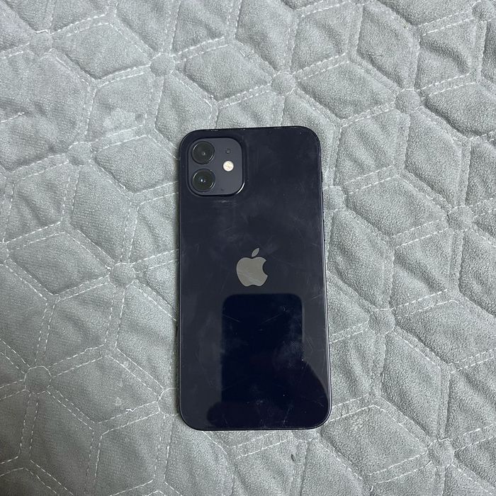 Продам i phone 12