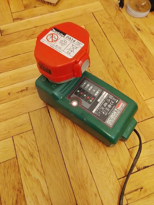 Оригинално зарядно макита 18волта