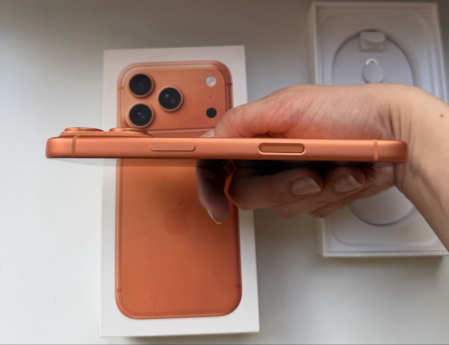 Продам Iphone 17 pro 256 gb