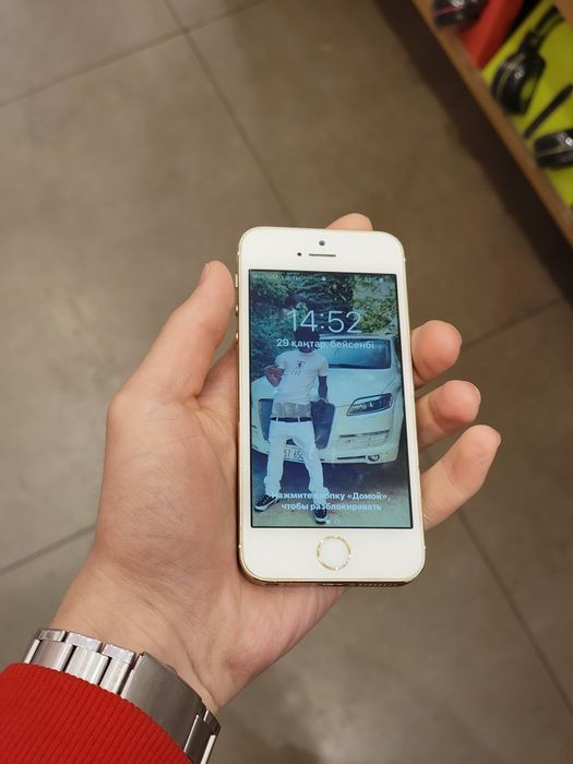 Iphone 5s почти новый