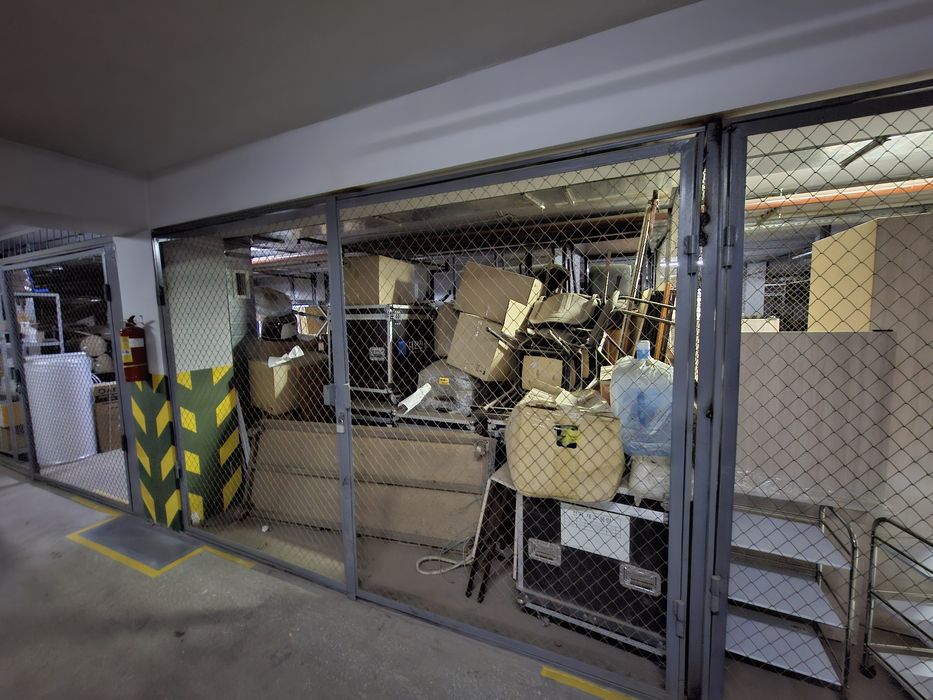 Офисные мебели кресло столы