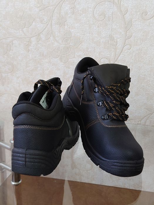 Продам  ботинки "спецобувь"