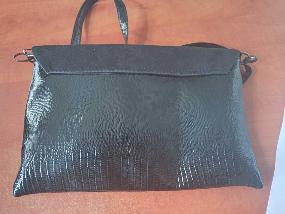 Черна дамска чанта